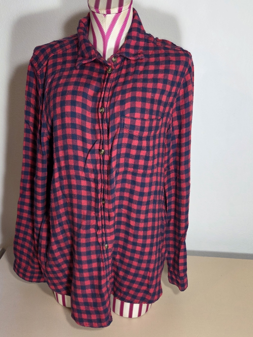 American Eagle Outfitters Red and Navy Plaid Flannel Shirt